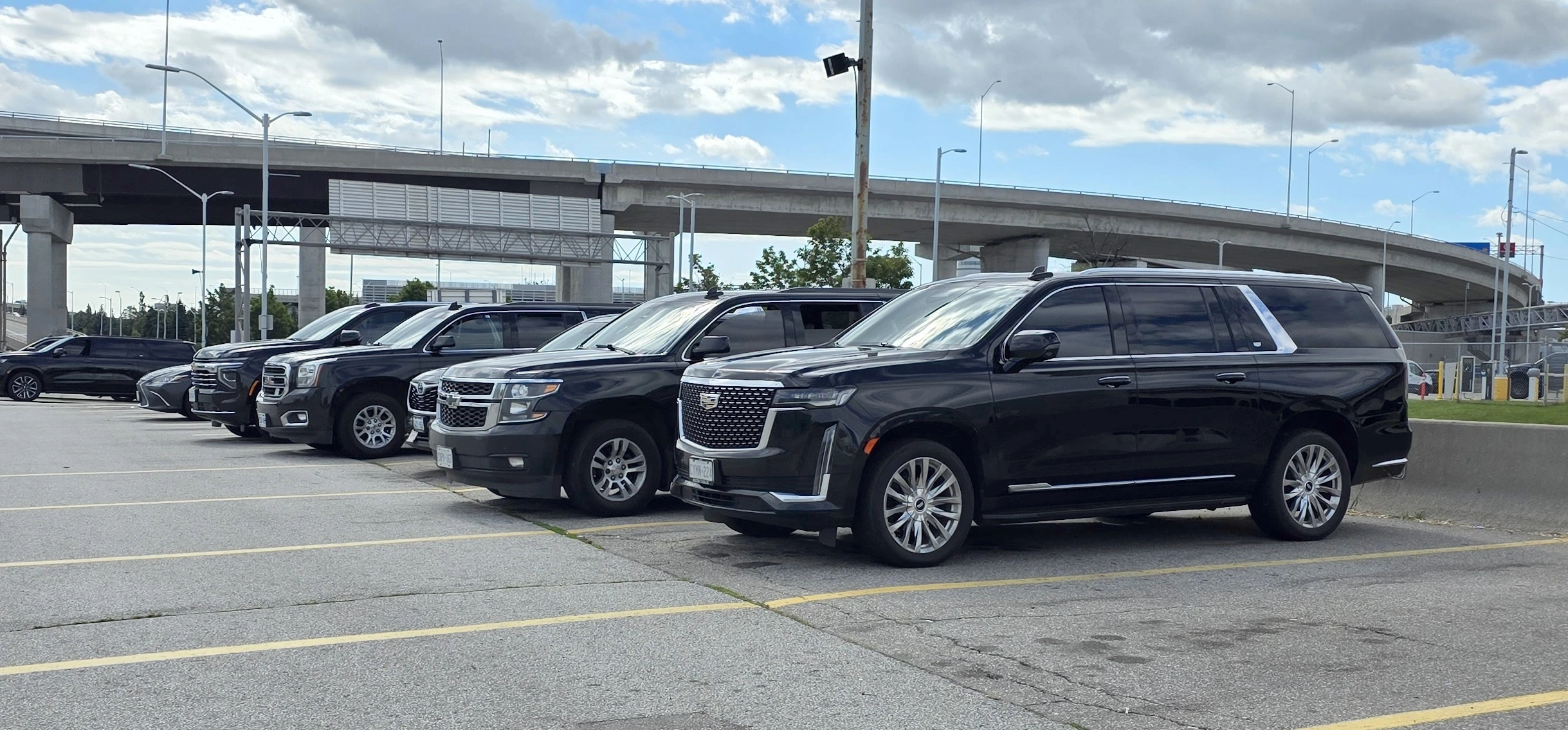 Airport limo toronto Toronto Airport Limo Service